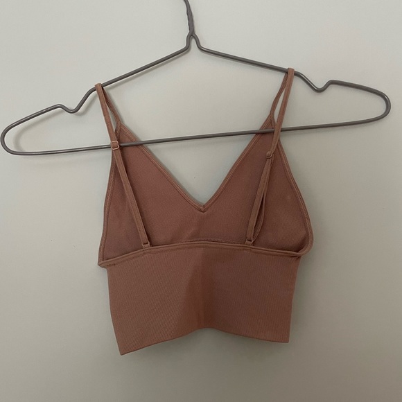 Aritzia Toni Seamless Tank - Picture 5 of 5